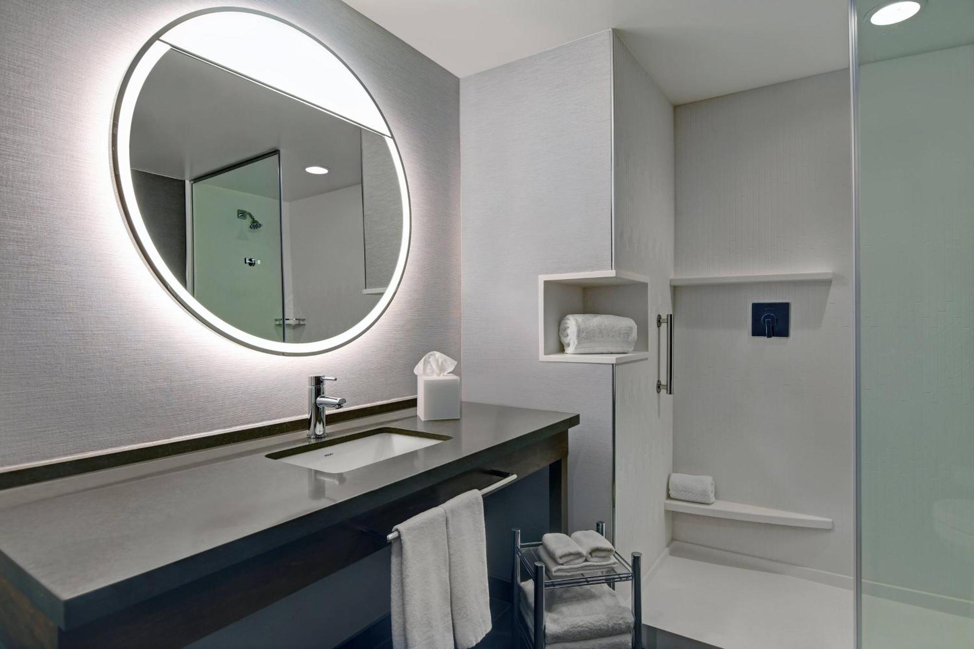 Courtyard By Marriott Manhattan Aggieville Eksteriør billede