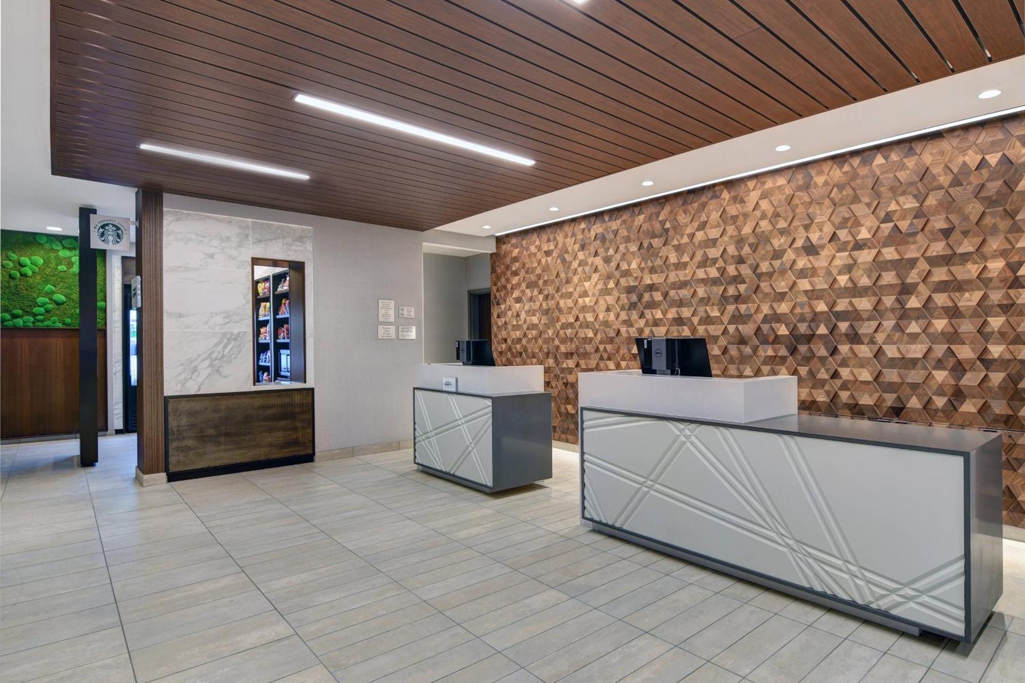 Courtyard By Marriott Manhattan Aggieville Eksteriør billede