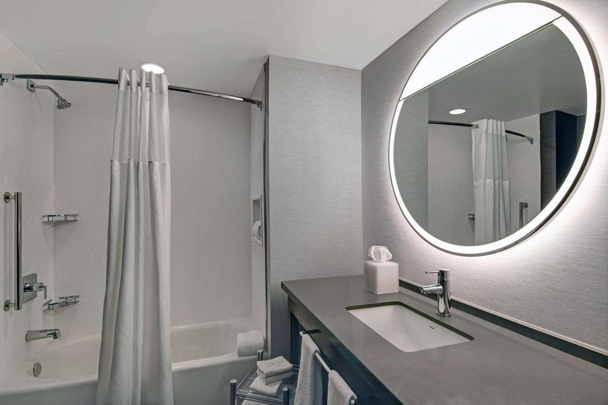 Courtyard By Marriott Manhattan Aggieville Eksteriør billede