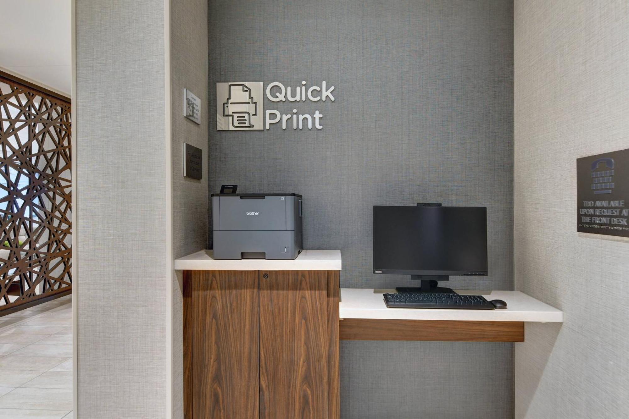 Courtyard By Marriott Manhattan Aggieville Eksteriør billede