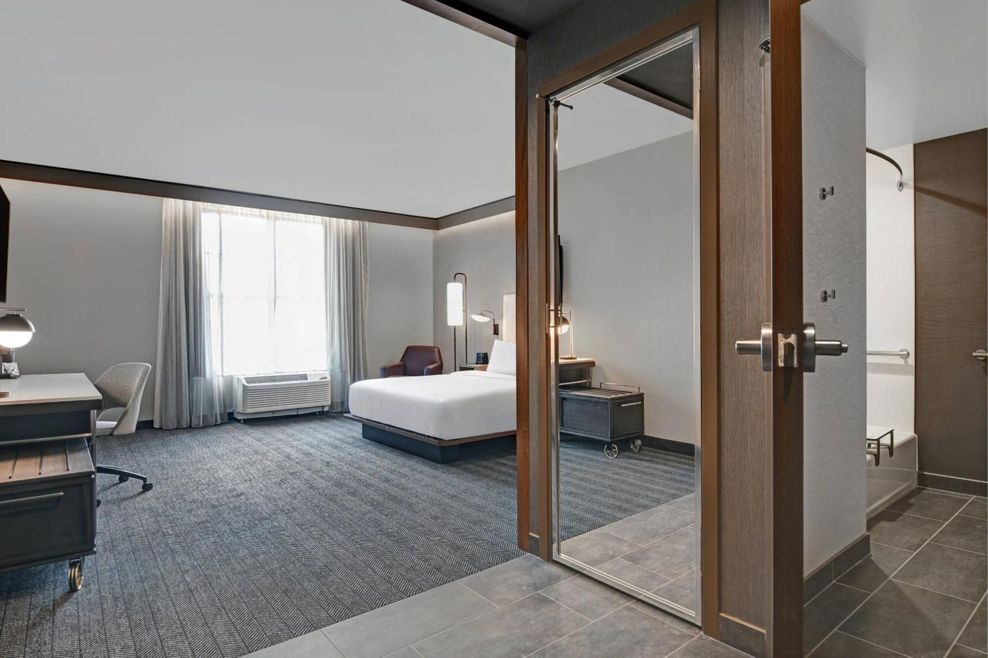 Courtyard By Marriott Manhattan Aggieville Eksteriør billede