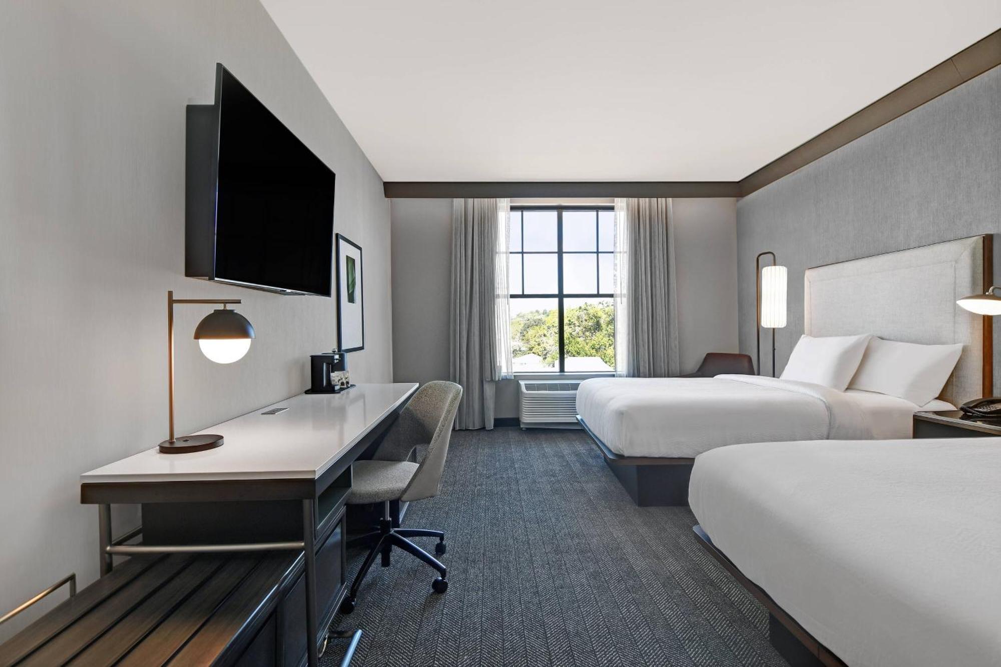 Courtyard By Marriott Manhattan Aggieville Eksteriør billede