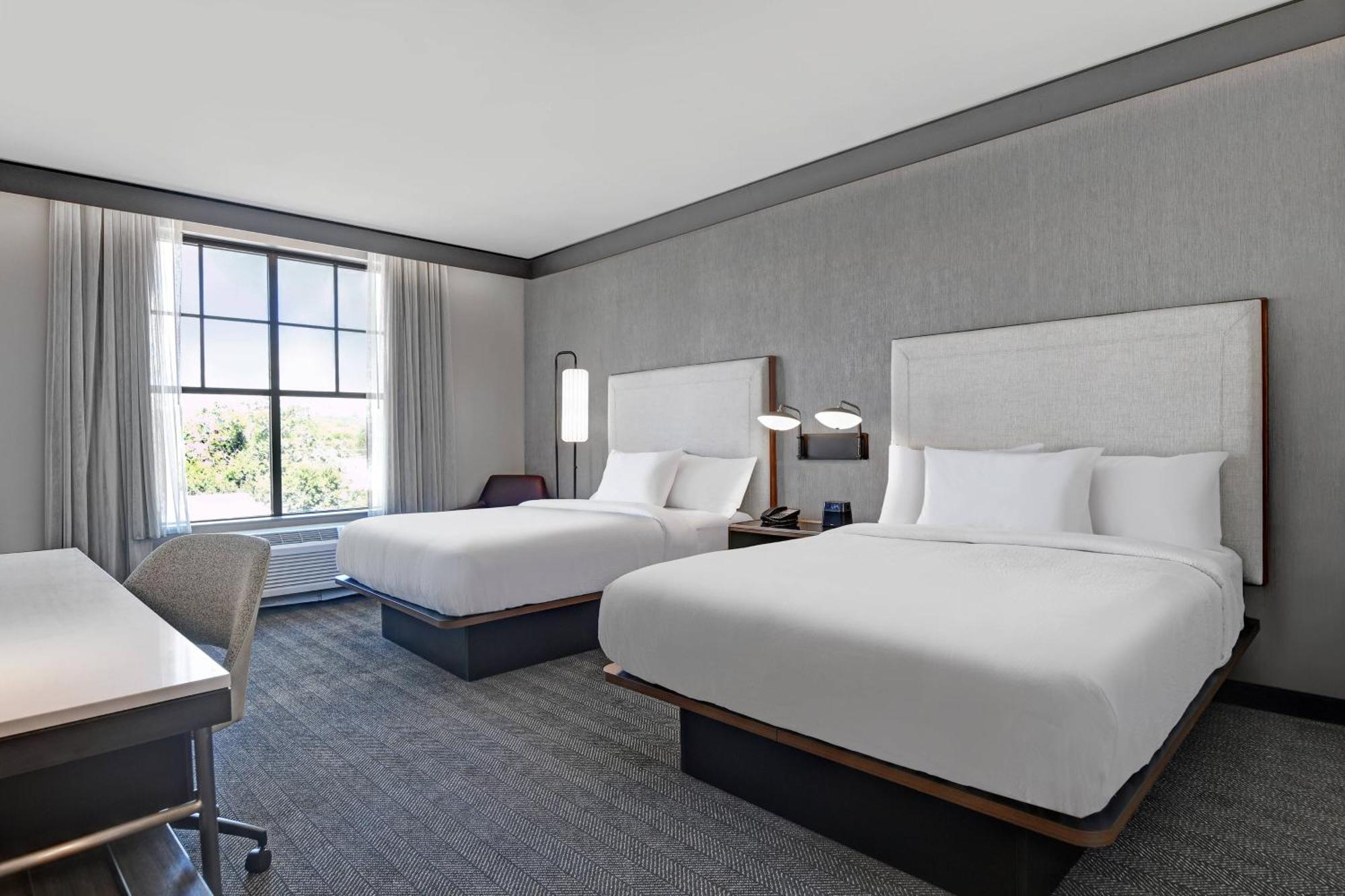 Courtyard By Marriott Manhattan Aggieville Eksteriør billede